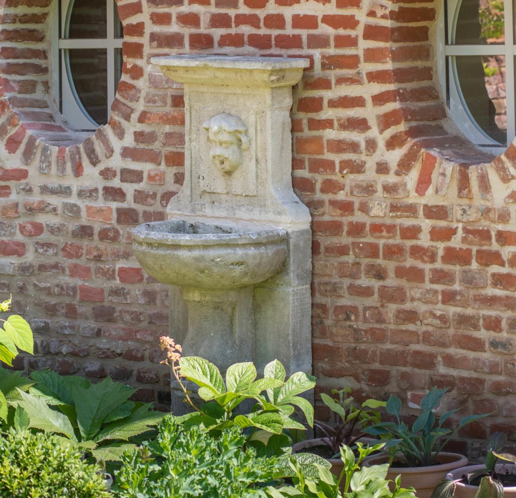 Myrrophores Le Jardin fontaine sculpture